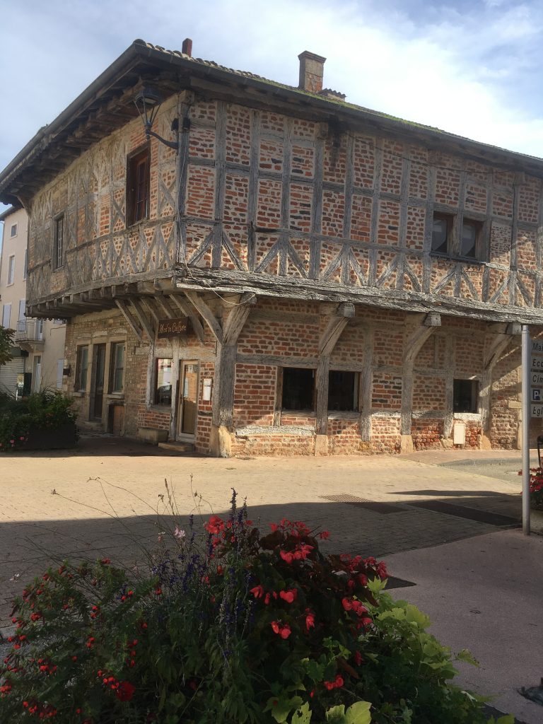 maison ancienne Saint-trivier sur moignans